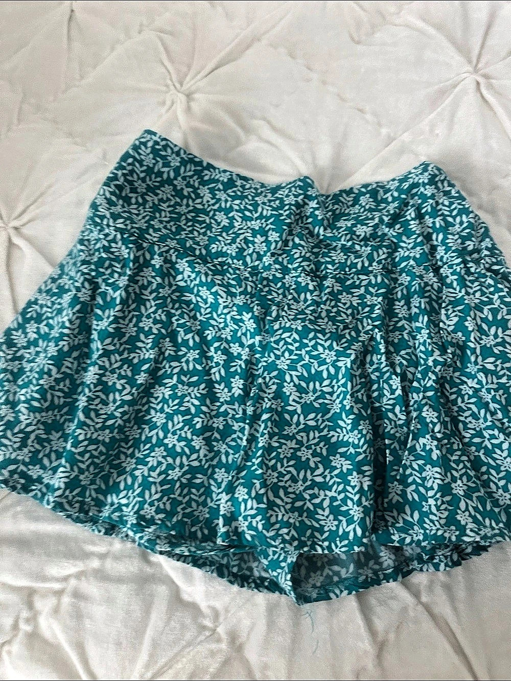 Crewcuts Floral Shorts in Blue & White Girls 4-5 Like New